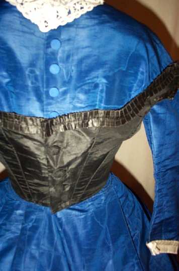 (Above Swiss waist from the collection of K. Krewer.)